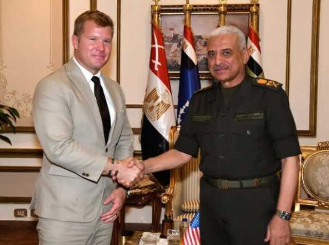 وزير الدفاع يلتقي عضو لجنة الخدمات المسلحة بمجلس الشيوخ الأمريكي