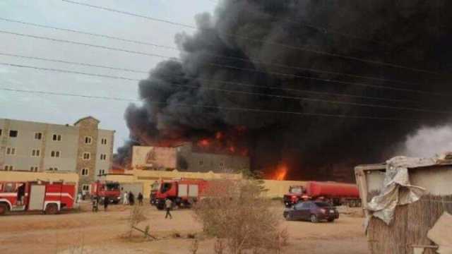 جهود مكثفة للسيطرة على حريق بمصنع عطور في مدينة بدر