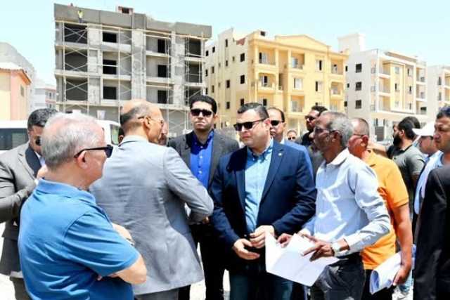 وزير الإسكان يتفقد المحاور والطرق الرئيسية بالعاصمة الإدارية