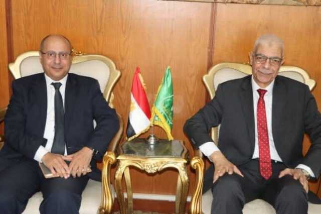 رئيس جامعة المنوفية يلتقي وفد بنك الإمارات دبي الوطني لبحث سبل التعاون