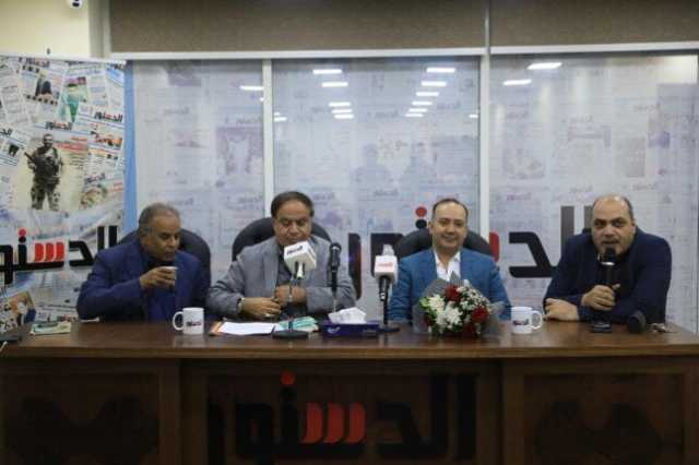 «راوتر شيخ البلد».. صالون الدستور الثقافي يناقش المجموعة القصصية للشاعر عاطف عبيد
