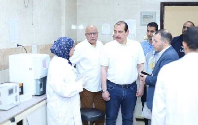 نائب وزير الصحة يُشيد بأداء وحدتي المناظير والمبتسرين بمستشفى قنا العام