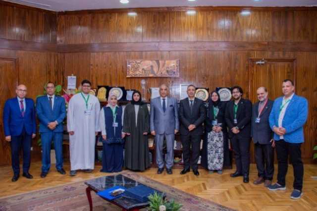 لبحث سبل التعاون الدولي: رئيس جامعة طنطا يستقبل المستشار الثقافي بسفارة مملكة البحرين