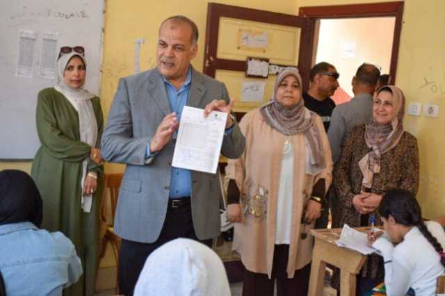 مدير تعليم بورسعيد يتابع امتحانات مدرسة الشهيد مصطفى خضر سليم الإعدادية للبنات