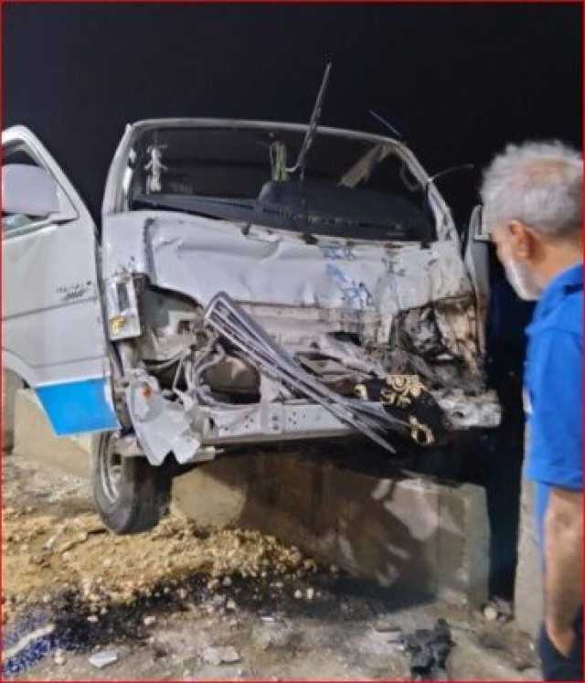 كثافات مرورية أعلى الطريق الأوسطي إثر تصادم سيارة نقل تريلا مع ميكروباص
