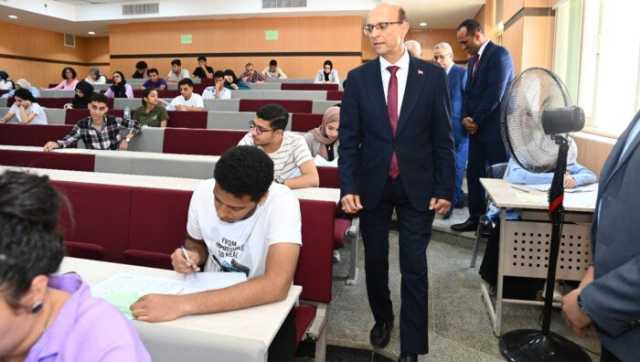 المنشاوي يتفقد لجان امتحانات جامعة أسيوط الأهلية
