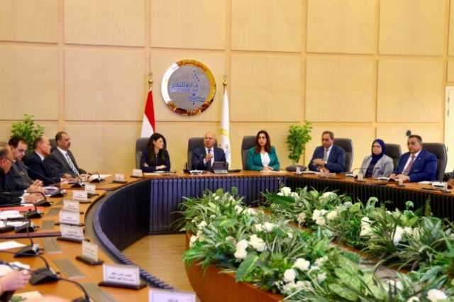 كامل الوزير يستعرض الموقف التنفيذي لمشروعات برنامج التنمية المحلية بصعيد مصر
