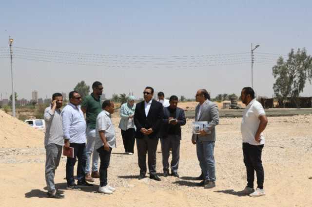 نائب محافظ قنا يتفقد الأعمال الإنشائية بشادري الأربعين والأشراف