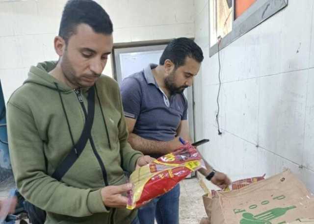 ضبط مواد غذائية منتهية الصلاحية بمخزن غير مرخص فى بنها بالقليوبية
