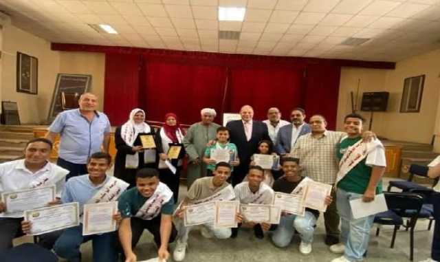 مدير تعليم قنا يكرم الفائزين فى مسابقة «المبتكر الصغير» و «دوري المكاتب التنفيذية»