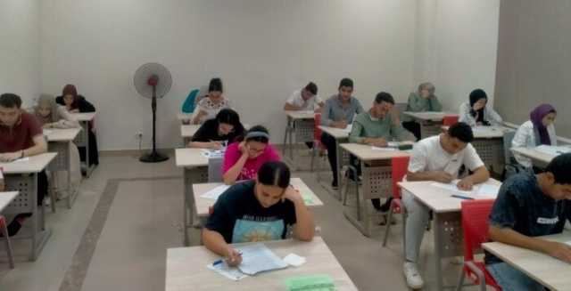 رئيس جامعة أسيوط الأهلية يطمئن على سير امتحانات الطلاب