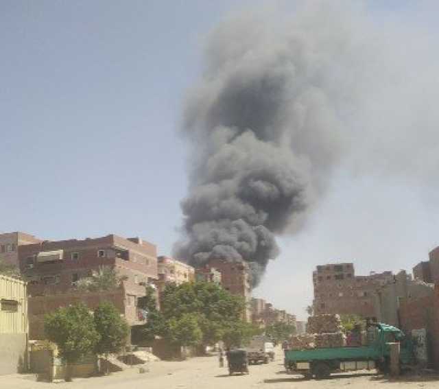 الصور الأولى لاندلاع حريق مصنع بلاستيك في السلام