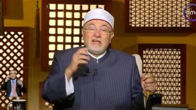 كيف يُحرم القادم بالطائرة وهو يمر جوًا فوق الميقات البري؟