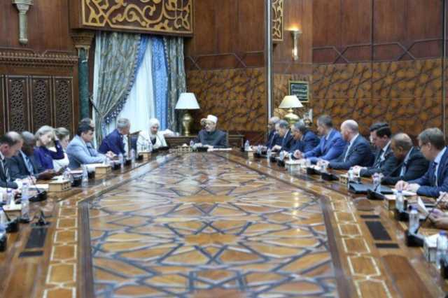 أحمد الطيب يستقبل وفد الكلية الملكية البريطانية ويؤكد: السلام والتفاهم رسالة الأزهر