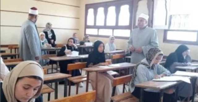رئيس المنطقة الأزهرية بالقليوبية يتفقد لجان امتحانات الشهادة الإعدادية