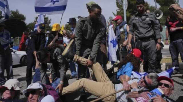 اشتباكات عنيفة بين إسرائيليين وشرطة الاحتلال في مظاهرات بالقدس ضد نتنياهو
