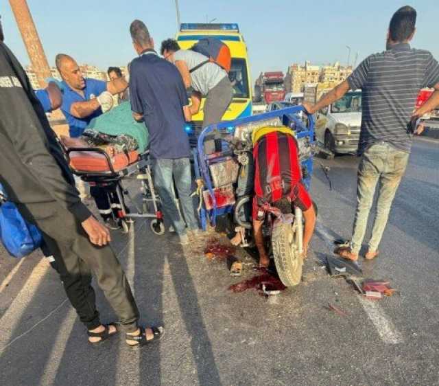 مصرع شخص وإصابة إثنين آخرين في حادث انقلاب تروسيكل علي الزراعي ببنها