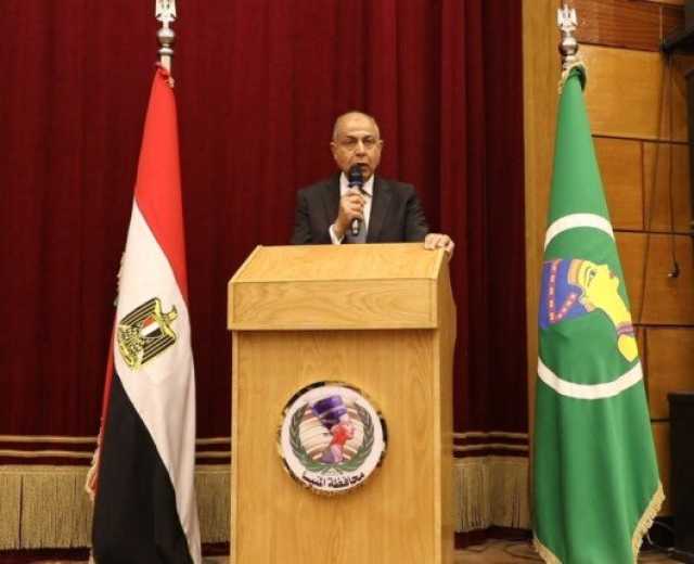 محافظ المنيا يكرم عددًا من أسر الشهداء والمصابين، ويؤكد: الدولة لن تنسى تضحياتهم