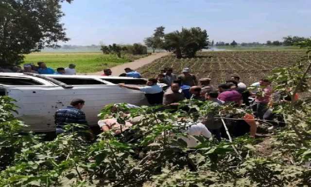 إصابة 6 طلاب إثر انقلاب ميكروباص بطريق «ههيا - أبوكبير» بالشرقية