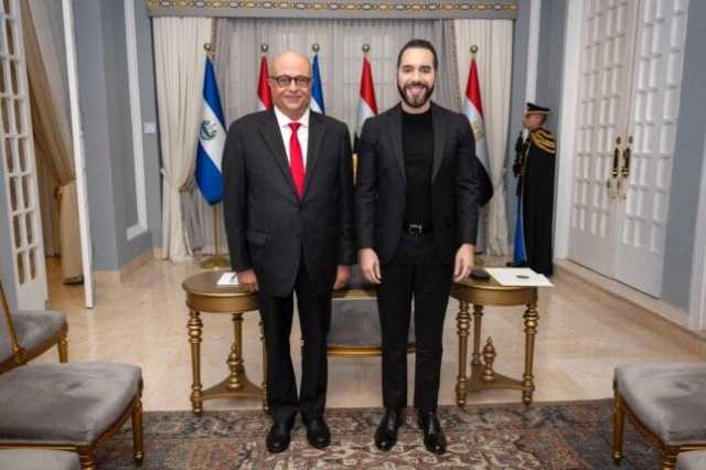 السفير المصري غير المقيم يقدم أوراق اعتماده إلى رئيس السلفادور