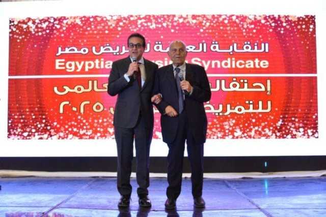 «وزير الصحة»: التمريض له الفضل فى انتظام العمل بالمستشفيات المصرية