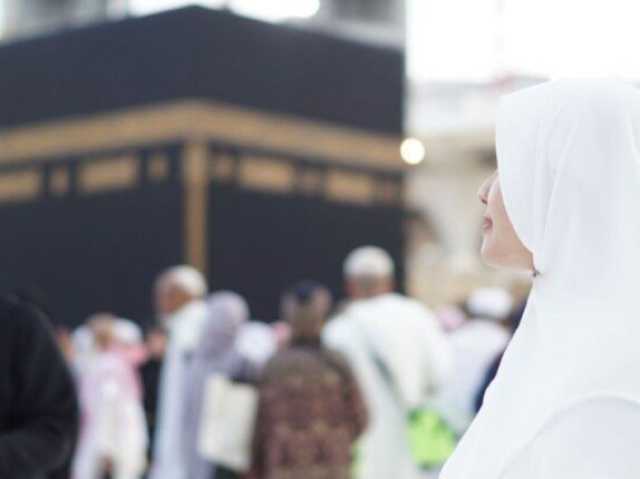 ما حكم استخدام المرأة لأدوية منع الحيض أثناء الحج؟.. داعية تُجيب