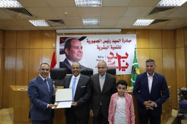 في «يوم الوفاء والعرفان».. محافظ المنيا يكرم العاملين المتقاعدين ويتعهد باستمرار رعايتهم