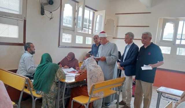 رئيس المنطقة الأزهرية بالقليوبية يتفقد مراكز تقدير درجات شهادتى الابتدائية والإعدادية