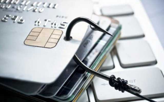 بطريقة احتيالية.. سائق توصيل طلبات يُقرّ بسرقة 2.5 مليون دولار