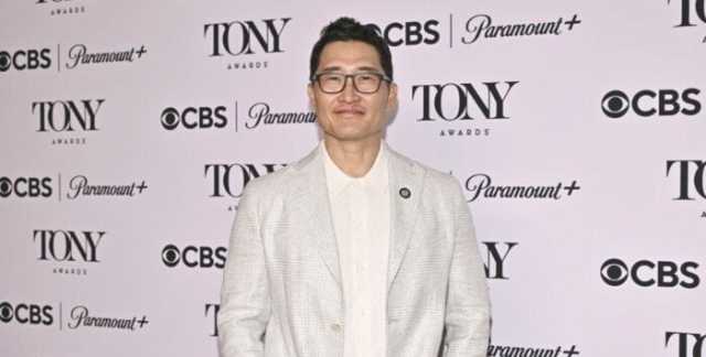 دانيال داي كيم يصنع التاريخ في جوائز توني.. ما القصة؟