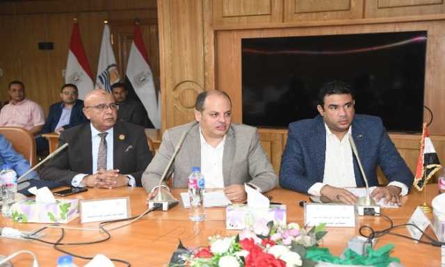محافظ قنا يلتقي نواب البرلمان لبحث ملفات التنمية