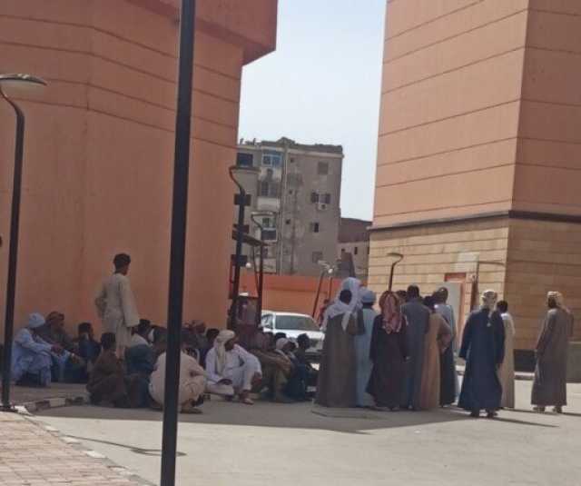 شهود عيان يكشفون اللحظات المروعة لانهيار بئر المنيا: تربة رخوة وجهود مكثفة للإنتشال الأب