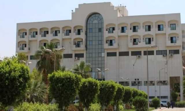 ورم خبيث وشلل بالأحبال الصوتية.. فريق جامعي ينقذ حياة سبعينية بفتح رغامي طارئ بمستشفي قنا