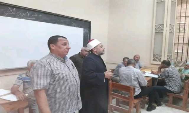 رئيس المنطقة الأزهرية بالشرقية يتفقد أعمال التصحيح بكنترول الشهادتين الإعدادية والابتدائية