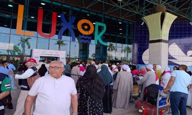مدير التضامن الاجتماعي بالأقصر يودع الفوج الأول من حجاج الجمعيات