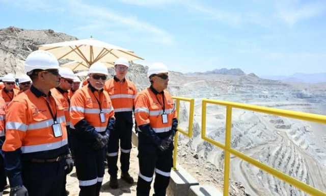 رئيس الوزراء يلتقي عددا من نواب البرلمان بعد انتهاء جولته في منجم السكري