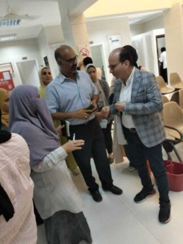 رئيس قطاع الشئون الصحية بالقاهرة يتفقد مركز الـ 100 متر بالشروق و زهرة العاصمة