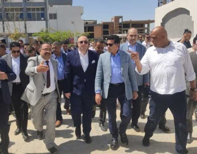 محافظ بني سويف ووزير الشباب والرياضة يتفقدان أنشطة متنوعة بمركز التنمية الشبابية