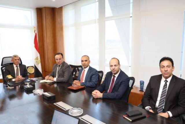 «وكالة الفضاء» تبحث التعاون مع شركتي Space42 الإماراتية وTriangle Group المصرية