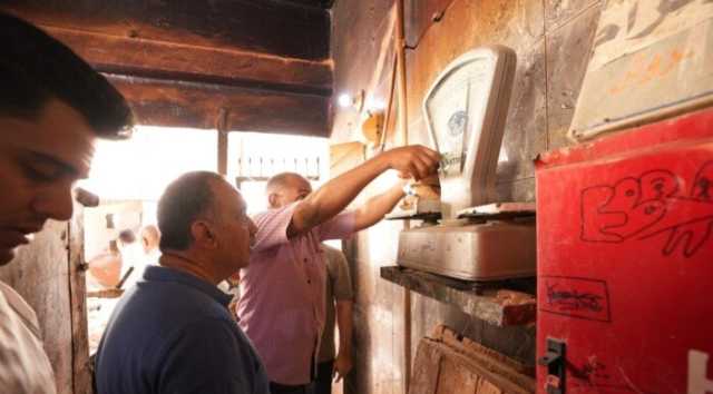 خلال جولة مفاجئة.. محافظ أسيوط يضبط مخبز ينتج خبز ناقص الوزن ويتخذ قراراً عاجلاً بشأنه