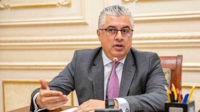 باستثمارات 60 مليون دولار.. رئيس اقتصادية قناة السويس يوقع عقد مشروع لإنتاج مواد التغليف