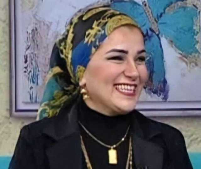 «بوسي» بين السوشيال ميديا و الحمار بالمقلوب!