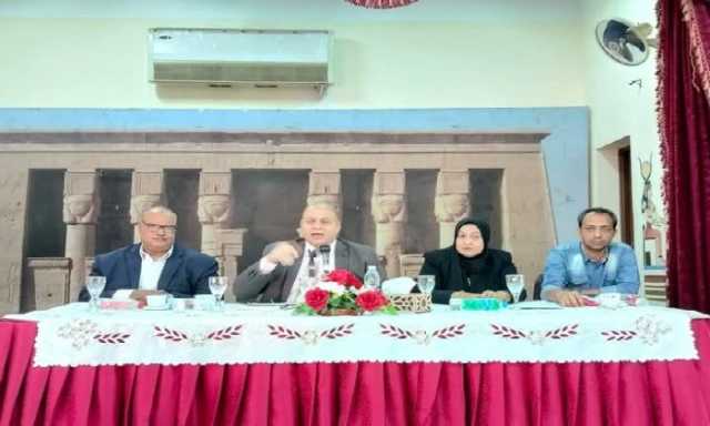 مدير تعليم قنا يجتمع برؤساء ومراقبي أوائل لجان امتحان الشهادة الإعدادية