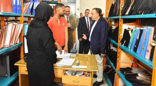 محافظ أسيوط يتفقد مركز خدمات المستثمرين لمتابعة جودة الخدمات وتعزيز المناخ الاستثماري بالمحافظة