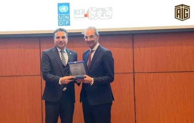 تقديرا لجهودها.. وزير الاتصالات يكرم مجموعة «طلال أبو غزالة للتدريب المهني»