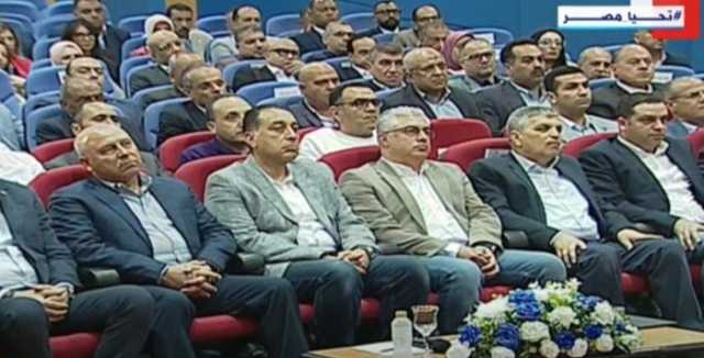 مدبولي يشهد عرضًا للمشروعات المنفذة بالمنطقة الاقتصادية لقناة السويس