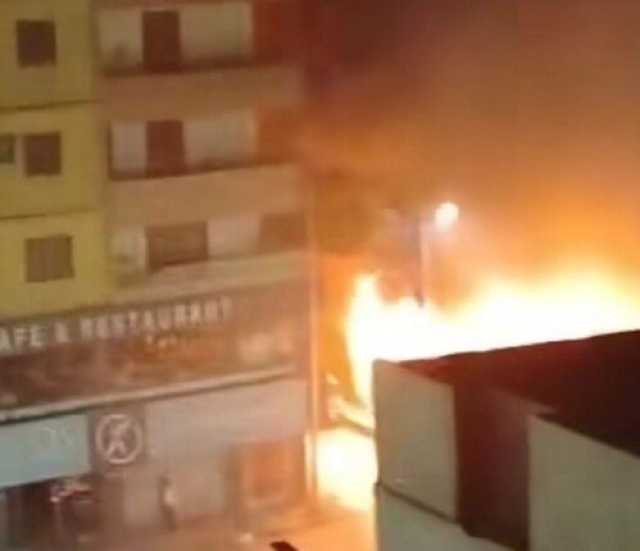 عاجل | اندلاع حريق في مطعم شاورما بالهرم والدفع بـ 3 سيارات إطفاء.. صور