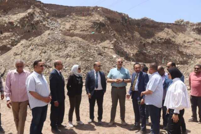 محافظ القليوبية يبحث تطوير منظومة إدارة المخلفات وإزالة تراكمات أسفل محور الفريق العصار