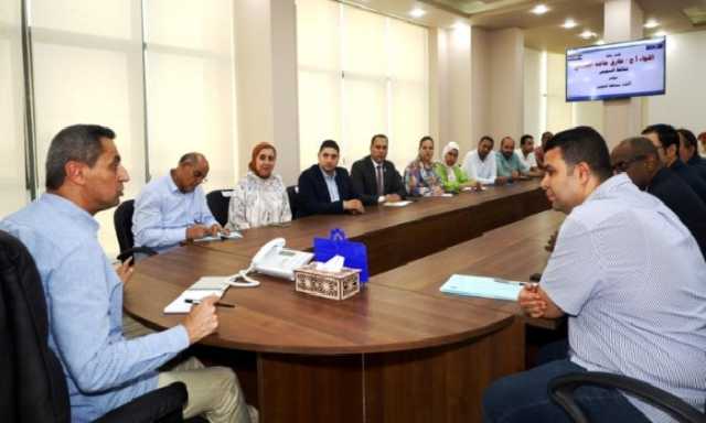 محافظ السويس يلتقي مسئولي التأمين الصحي الشامل