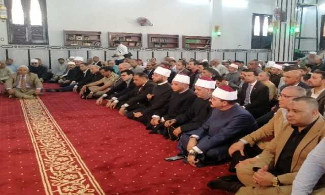 الشرقية تحتفي بذكرى ميلاد قامة الأزهر.. وزير الأوقاف والمحافظ يؤديان صلاة الجمعة بمسجد الدكتور عبد الحليم محمود